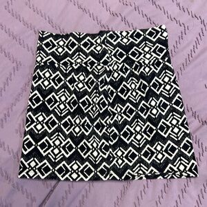 Black and white pattern mini skirt